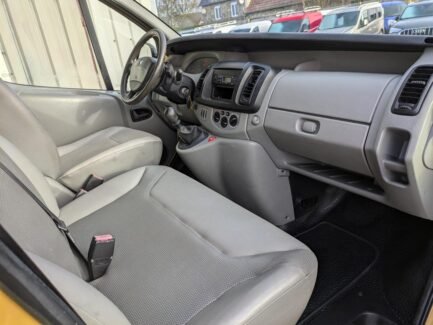 Renault Trafic L1H1 Confort 2.0 dCi 90ch BVM6 - 2009 – Image 2