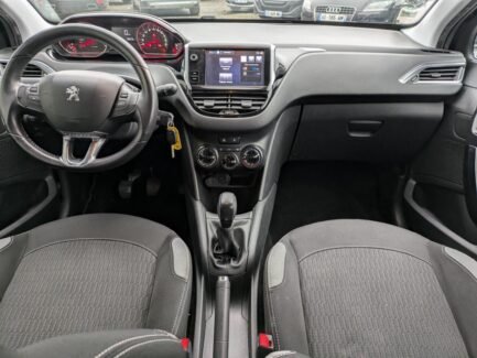Peugeot 208 Style 1.2 PureTech 82ch BVM5 - 2015 – Image 3