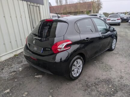 Peugeot 208 Style 1.2 PureTech 82ch BVM5 - 2015 – Image 4