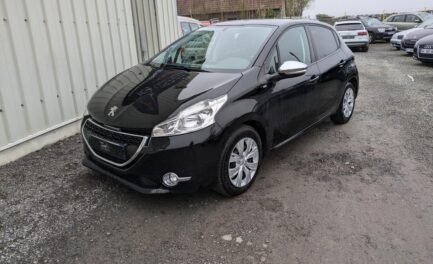 Peugeot 208 Style 1.2 PureTech 82ch BVM5 - 2015 – Image 2